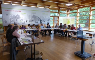 13 der 21 aktiven Naturparkführer waren zum Austausch und zur Ehrung angereist. 13 der 21 aktiven Naturparkführer waren zum Austausch und zur Ehrung angereist. <span class="copy">&copy; Naturpark Nordeifel e.V.</span>