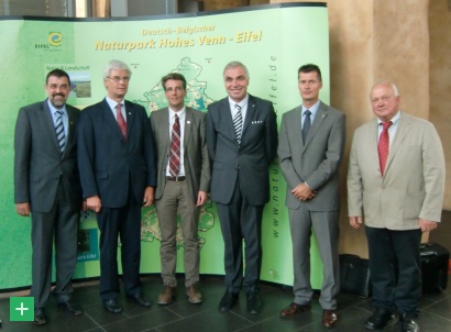 Bürgermeister Reinhold Müller (Gemeinde Dahlem), Bürgermeister Albert Bergmann (Stadt Zülpich), Christoph Hartmann (Landesgartenschau Zülpich 2014 GmbH), Günter Schumacher (Vorsitzender Naturpark Nordeifel) sowie die beiden Naturpark-Geschäftsführer Jan L <span class="copy">&copy; Naturpark Nordeifel</span>