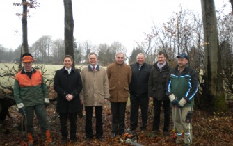 Die Projektinitiatoren Michael Hermanns (Generali Deutschland), Ulrich Köster (VDN), Günter Schumacher (Naturpark Nordeifel), Peter Theißen (Stadt Monschau) und Jan Lembach (Naturpark Nordeifel) <span class="copy">&copy; Naturpark Nordeifel</span>