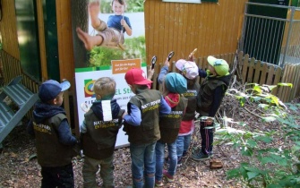 Die von innogy SE gesponserten Entdecker-Westen für Kita-Kinder sind in den Naturparken Nordeifel und Südeifel regelmäßig im Einsatz. <span class="copy">&copy; Mechthild Loren / innogy SE</span>