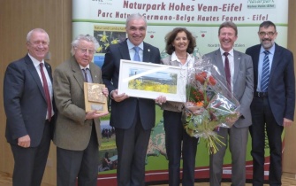 Im Rahmen seiner Verabschiedung als Vorsitzender des Naturparks Nordeifel e.V. wurde Herrn Günter Schumacher (3.v.l.) die Schmitt-Degenhardt-Medaille verliehen. <span class="copy">&copy; Naturpark Nordeifel</span>
