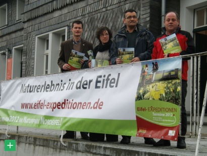 Jan Lembach stellt mit den Partnern Fanny Lorette (Naturparkzentrum Botrange), Wolfgang Düx (Naturzentrum Eifel) und Ulrich Klinkhammer die &quot;Eifel-Expeditionen 2012&quot; vor <span class="copy">&copy; Naturpark Nordeifel</span>