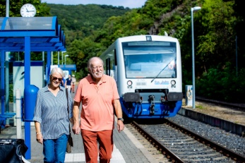 Nach Heimbach könen Sie bequem barrierefrei mit der Rurtalbahn anreisen.