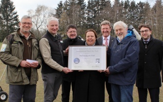 Nationalpark Eifel, Naturpark Nordeifel und Harald Bardenhagen freuen sich über die Auszeichnung <span class="copy">&copy; (Foto: Nationalparkverwaltung Eifel/M. Weisgerber)</span>