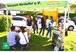 Naturpark-Infostand im Rahmen des Familiennachmittags der Kita <span class="copy">&copy; VGV Prüm</span>