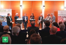 Podiumsdiskussion im Rahmen des Parlamentarischen Abends in Berlin <span class="copy">&copy; Holger Groß</span>