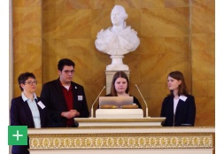 Präsentation des Wettbewerbsbeitrags &quot;Jugendliche im Leitungsteam des SFZ Prümer Land&quot; durch Michaela Ostermann, Timo Wolf, Michelle Scholzen und Astrid Gierten (v.l.) <span class="copy">&copy; SFZ Prümer Land</span>