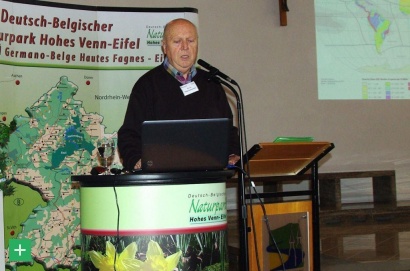 Prof. Dr. Wolfgang Schumacher während seines Vortrags „Biologische Vielfalt und Naturschutz im Naturpark Nordeifel“ <span class="copy">© Naturpark Nordeifel</span>