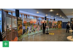 Staatssekretär Michael Hauer präsentiert die neue Wanderausstellung der Nationalen Naturlandschaften in Rheinland-Pfalz <span class="copy">&copy; LZU</span>