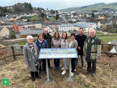 v.l.n.r. Adelheid Karp, Edith Bayerschen, Stefan Bayerschen, Melanie Thiel, Anna Thiel, Astrid Reifers, Joshua Esch und Rolf Müller <span class="copy">&copy; OG Schönecken</span>